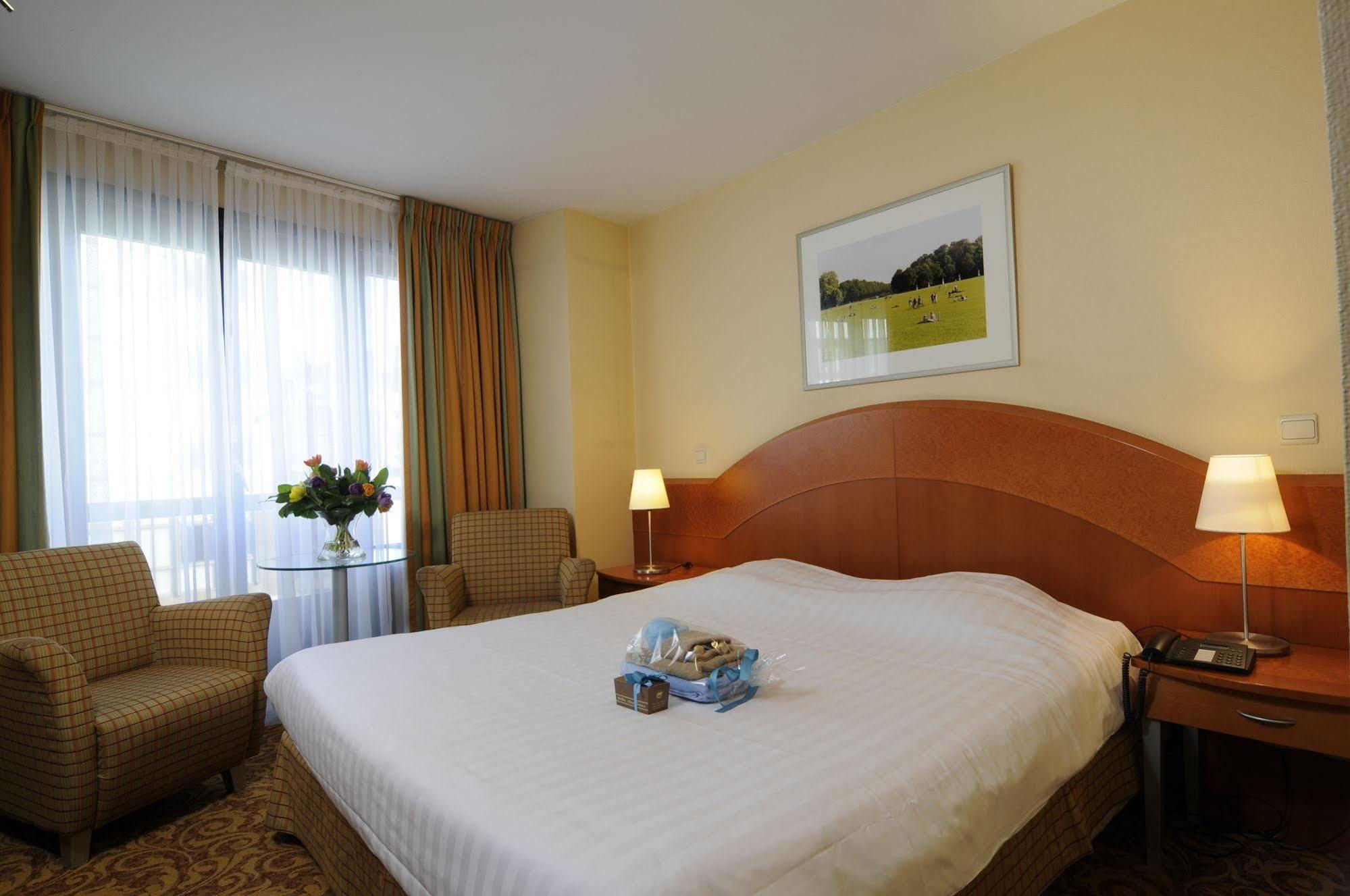 Acces Hotel Остенде Экстерьер фото